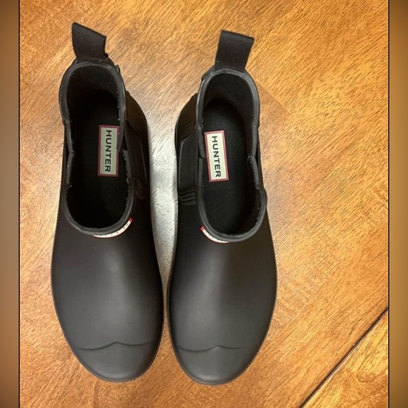 Black women’s Hunter rain boots! Worn a few times - Picture 5 of 6